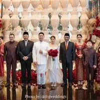 Putri keempat Hary Tanoesoedibjo, Clarissa Tanoesoedibjo baru saja menggelar acara untuk proses pencatatan sipil pernikahannya. Digelar secara mewah, terlihat keluarga Hary Tanoe kompak mengenakan busana berwarna merah. Foto: Instagram