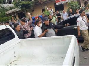 Ricuh Usai Penetapan Nomor Urut Pilkada Palembang, 1 Polisi Tertusuk Sajam