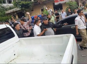 Ricuh Usai Penetapan Nomor Urut Pilkada Palembang, 1 Polisi Tertusuk Sajam