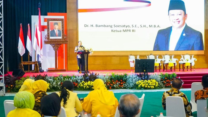 Ketua MPR RI ke-16 Bambang Soesatyo (Bamsoet) menekankan setiap Presiden Republik Indonesia harus dijaga kehormatan dan martabatnya