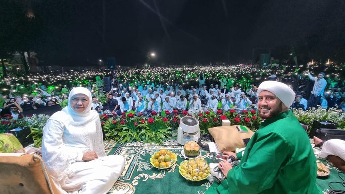 Khofifah sholawat bareng Habib Syech