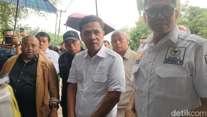 Komisi III DPR ke Kali Bekasi. (Dwi Rahmawati/detikcom).
