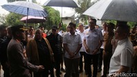 Komisi III DPR RI meninjau tempat kejadian perkara (TKP) temuan tujuh orang mayat di Kali Bekasi.