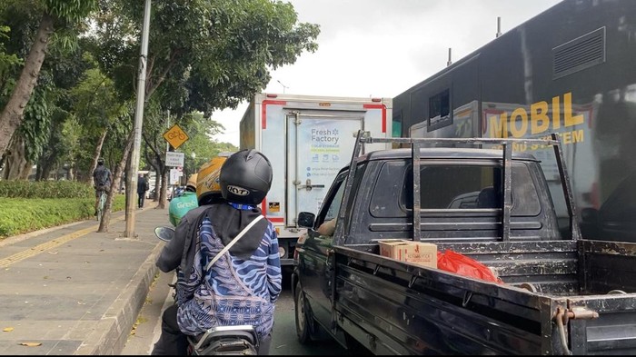 Lalin di Jl Gatot Subroto arah Gerbang Pemuda Macet