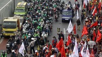 Kemacetan ini disebabkan adanya demo dalam rangka memperingati Hari Tani Nasional (HTN).  