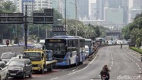 Ribuan personel polisi diturunkan untuk mengamankan demo tersebut.  
