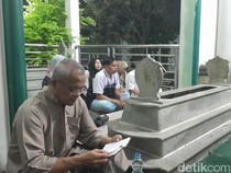 Potret Makam Syekh Abdurrahman di Karawang yang Selalu Dipadati Peziarah