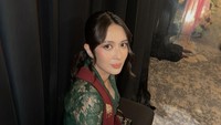 Marchella FP merupakan penulis berbakat yang punya banyak karya. Namanya mencuat di media usai dikabarkan dekat dengan Ariel Noah. Foto: Instagram/MarchellaFP