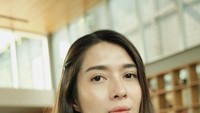 Alasannya Marchella dan Ariel Noah dikabarkan datang bersama pada acara Pestapora. Tak hanya berdua tetapi putri Ariel, Alea, juga bergabung bersama mereka. Foto: Instagram/MarchellaFP