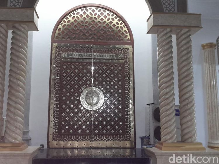 Potret Masjid Agung Karawang, Perpaduan Arsitektur Timur Tengah dan Sunda