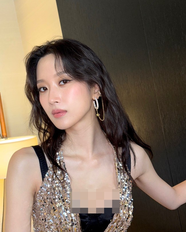 Gaya seksi Moon Ga Young sontak memukau para penggemar. Unggahan foto Instagram-nya pun banjir pujian. Foto: Instagram