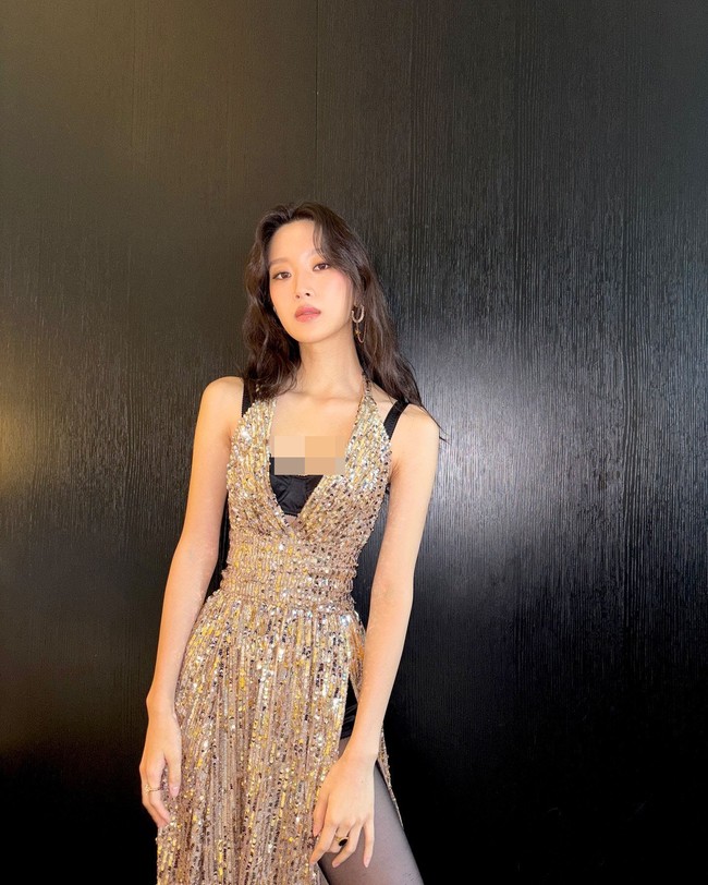 Pada Sabtu (21/9/2024) waktu setempat, Moon Ga Young menjadi salah satu tamu istimewa di peragaan busana Dolce & Gabbana. Foto: Instagram