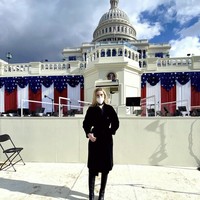 Sejak awal kariernya, Nuzzi juga terlibat dalam proyek-proyek media lain, termasuk penampilan singkat di serial Billions. Dia juga merilis serial dokumenter berjudul Working Capital yang menampilkan wawancara dengan tokoh-tokoh terkenal, seperti miliarder Mark Cuban. Foto: dok. Instagram @olivianuzzix