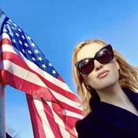 Nuzzi bergabung dengan New York Magazine sejak 2017, dikenal karena artikel-artikelnya yang tajam dan mendalam tentang tokoh-tokoh politik, serta laporan kampanye presiden. Wanita 31 tahun itu namanya dikenal luas melalui tulisan-tulisan yang berani hasil dari wawancara. Foto: dok. Instagram @olivianuzzix