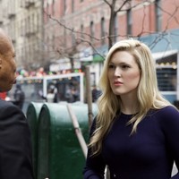 Dalam pernyataan publik, Nuzzi bersikeras bahwa hubungannya dengan Kennedy tidak pernah bersifat fisik. Menurut laporan dari CNN, hubungan tersebut lebih bersifat emosional dan digital. Sebuah sumber lain yang dekat dengan Nuzzi mengungkap kepada Puck News bahwa dia mengirimkan foto sensual tapi masih sopan kepada Kennedy. Foto: dok. Instagram @olivianuzzix