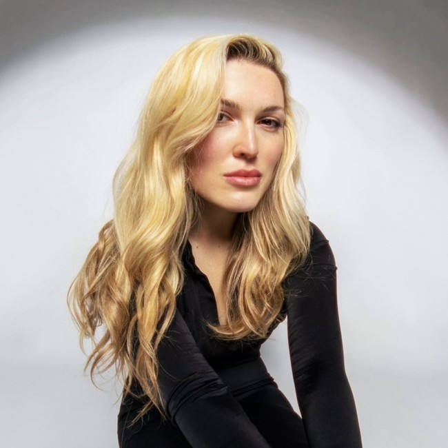 Olivia Nuzzi, seorang reporter senior di New York Magazine baru-baru ini menjadi pusat perhatian setelah terungkapnya hubungan pribadinya dengan Robert F. Kennedy Jr. (RFK Jr.), mantan calon presiden independen AS. Foto: dok. Instagram @olivianuzzix