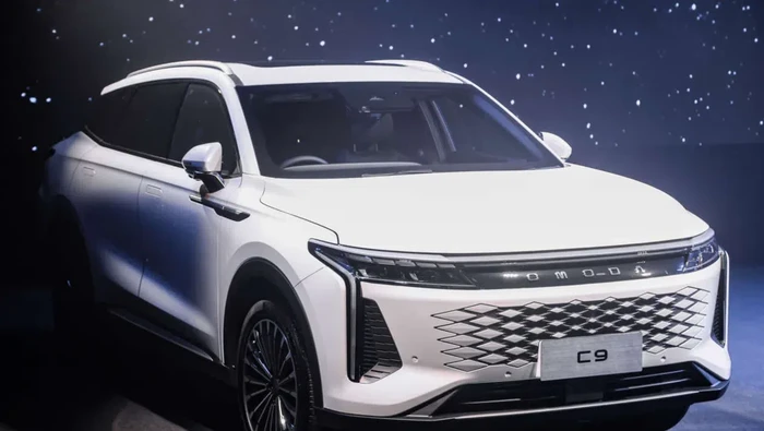 Omoda C9