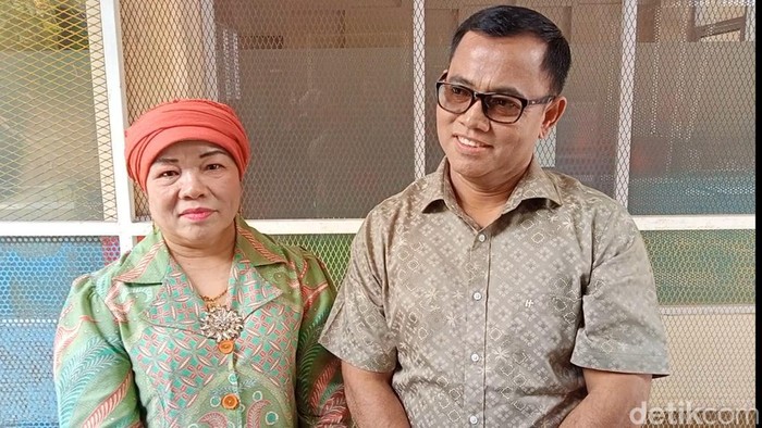 Orang Tua Fuji saat ditemui di kawasan Jakarta.