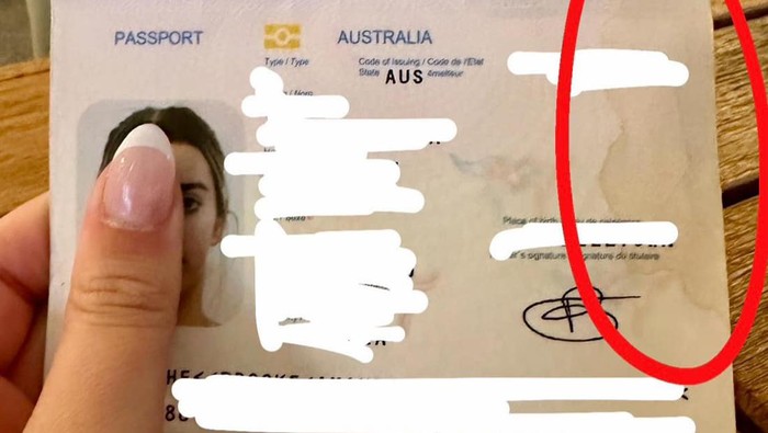 Paspor warga Australia terkena noda kopi dan sempat membuatnya gagal terbang ke Bali.