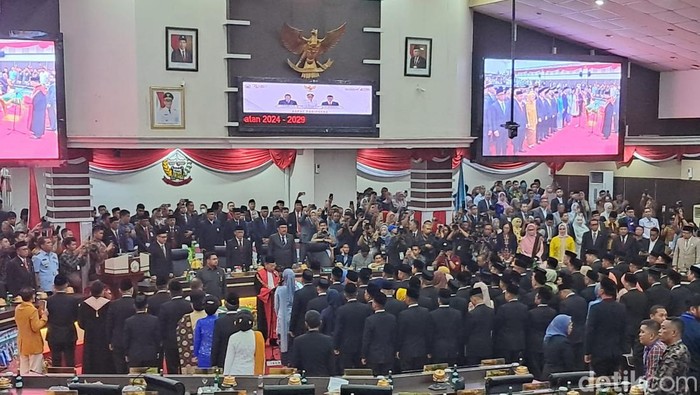 Pelantikan anggota DPRD Sulsel periode 2024-2029 di gedung DPRD Sulsel, Jalan AP Pettarani, Makassar, Selasa (24/9/2024).