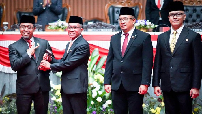 Pelantikan Asep Mulyadi sebagai ketua DPRD Kota Bandung