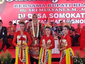 SMAN 1 Karangnongko Bawa Tari Kreasi di Sambang Warga, Bupati Klaten Apresiasi