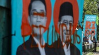Baliho Ridwan Kamil-Suswono dicoret-coret oleh orang tak bertanggungjawab.