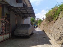 Agus yang Kian Bandel Bongkar Total Garasi Mobilnya di Jalanan Umum