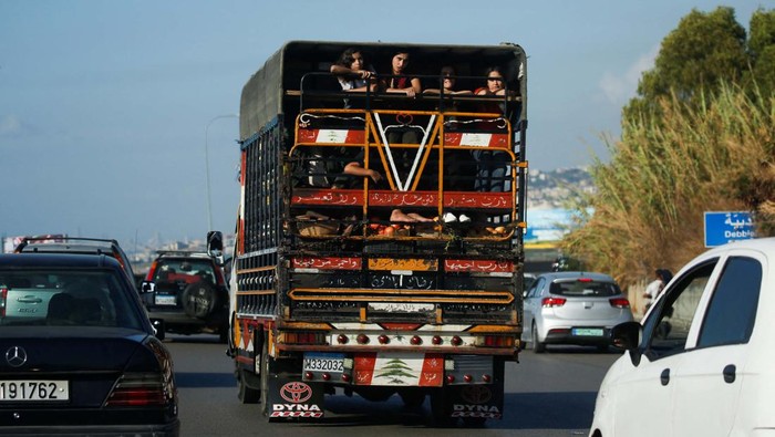 People travel in a vehicle loaded with belongings as traffic seen going north from Lebanon's southern coastal city Sidon as some Lebanese flee heavy Israeli bombardment, Lebanon September 23, 2024. REUTERS/Ali Hankir