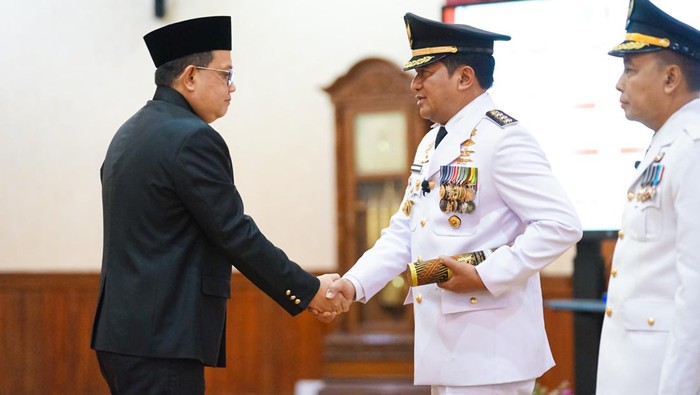 Pj Gubernur Jatim lantik Adhy Karyono jadi Pj Bupati Pasuruan