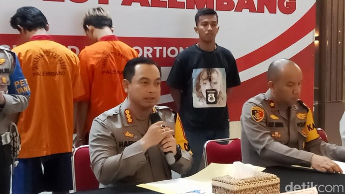 Polisi ringkus kakak beradik yang tewaskan tukang ojek Efendi (28) di Palembang.