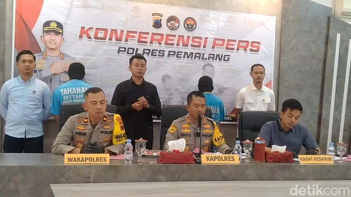 Polres Pemalang konferensi pers kasus pencabulan anak dengan tersangka oknum guru dan tukang kebun sekolah, Selasa (24/9/2024).