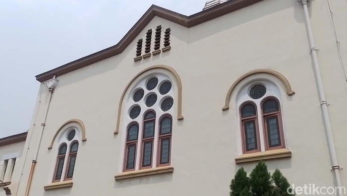 Gereja Ayam di Jalan Samanhudi No.12, Jakarta Pusat, ditetapkan menjadi cagar budaya. Yuk lihat bangunannya.