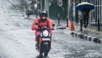 Potret Jakarta Diguyur Hujan Siang Ini