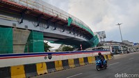 Kabarnya, untuk sekarang ini sedang mengejar target untuk melakukan uji coba lintasan sepanjang 1 kilometer mulai dari stasiun LRT Velodrome-Stasiun LRT Rawamangun yang akan dilakukan pada akhir bulan September ini. Sepanjang jalur tersebut, terbentang jalur perlintasan yang sudah terpasang beton dengan kokoh. Total tiang pondasi penyangga beton sudah berdiri sejumlah 34 tiang pondasi yang membentang di jalur perlintasan stasiun LRT Velodrome-Stasiun LRT Rawamangun. Sisanya sampai Stasiun LRT Manggarai, akan dilanjut proses pemasangan tiang pondasi pada bulan Oktober mendatang.