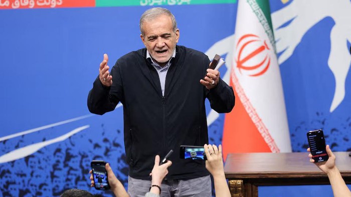 Irans President Masoud Pezeshkian attends a press conference in Tehran, Iran, September 16, 2024. WANA (West Asia News Agency)/Majid Asgaripour via REUTERS/File Photo Purchase Licensing Rights