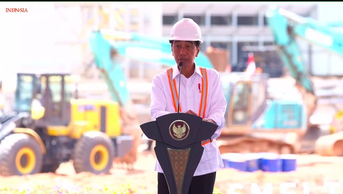 Presiden Joko Widodo (Jokowi) kembali meresmikan produksi pertama smelter. Setelah dua smelter tembaga diresmikan dalam sehari kemarin, kini Jokowi meresmikan smelter bauksit di Mempawah, Kalimantan Barat.