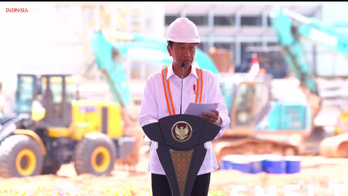 Presiden Joko Widodo (Jokowi) kembali meresmikan produksi pertama smelter. Setelah dua smelter tembaga diresmikan dalam sehari kemarin, kini Jokowi meresmikan smelter bauksit di Mempawah, Kalimantan Barat.