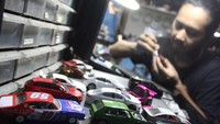 Menurut perajin dalam sebulan mampu menyelesaikan pesanan 10-12 unit die cast dengan pangsa pasar para penghobi di Amerika Serikat (AS) dan Meksiko dengan harga jual 250 dollar AS hingga 500 dollar AS per unit tergantung pada kerumitan.  