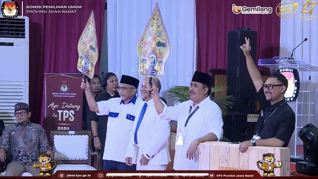 Prosesi pengambilan nomor urut peserta Pilgub Jabar
