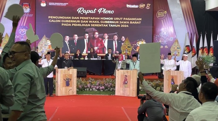 Prosesi pengambilan nomor urut peserta Pilgub Jabar