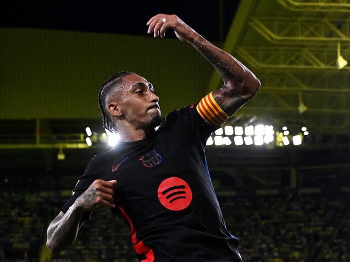 Soccer Football - LaLiga - Villarreal v FC Barcelona - Estadio de la Ceramica, Villarreal, Spain - September 22, 2024 FC Barcelona's Raphinha celebrates scoring their fifth goal REUTERS/Pablo Morano