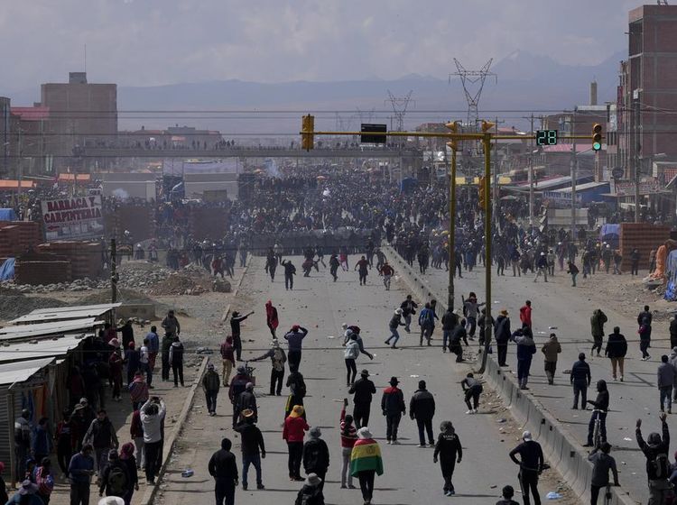 Ratusan Warga Bolivia Gelar Demo di Jalanan El Alto
