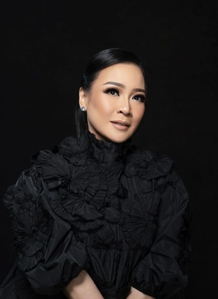 Ria Prawiro Ria Prawiro ajak musisi berkolaborasi dalam musik classic disco.