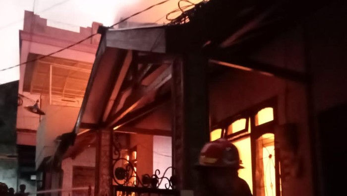 Rumah di Dinoyo Kota Malang kebakaran.