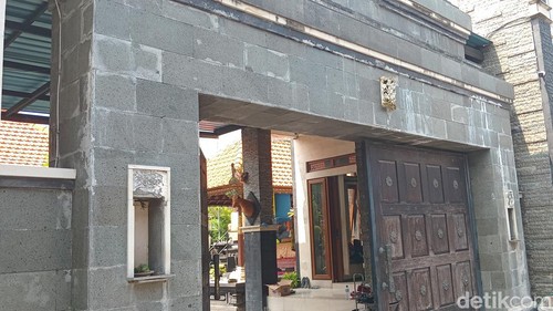 Rumah pasutri ditemukan tewas bunuh diri di Denpasar, Selasa (24/9/2024).