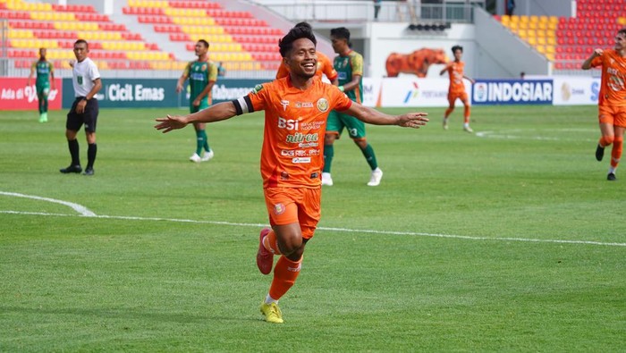 Selebrasi pemain Persiraja, Andik Vermansyah usai mencetak gol ke gawang Sriwijaya FC di Stadion Harapan Bangsa, Banda Aceh. (Foto: Dok Persiraja Banda Aceh).