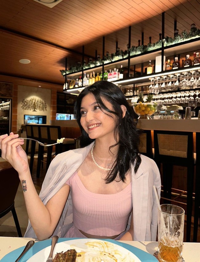 Kekasih baru Sean itu rupanya bernama Shyeika. Bukan berasal dari kalangan artis, sayangnya tak banyak informasi pribadi mengenai Shyeika. Foto: Instagram/@shyeikaaa