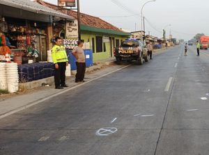 Pemotor Tewas Tertabrak Truk di Duduksampeyan Gresik