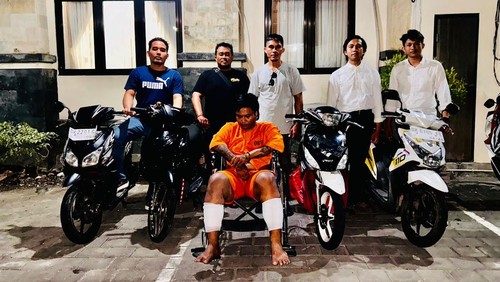 Tukang ojek bernama Ahmad Qusyairi ditangkap polisi setelah menggasak ponsel milik warga negara (WN) Arab Saudi di Jalan Raya Legian, Kuta, Badung, Bali. (Foto: Dok. Polresta Denpasar)